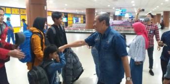 Disambut Gubri, Enam Warga yang di Karantina di Natuna Tiba di Pekanbaru